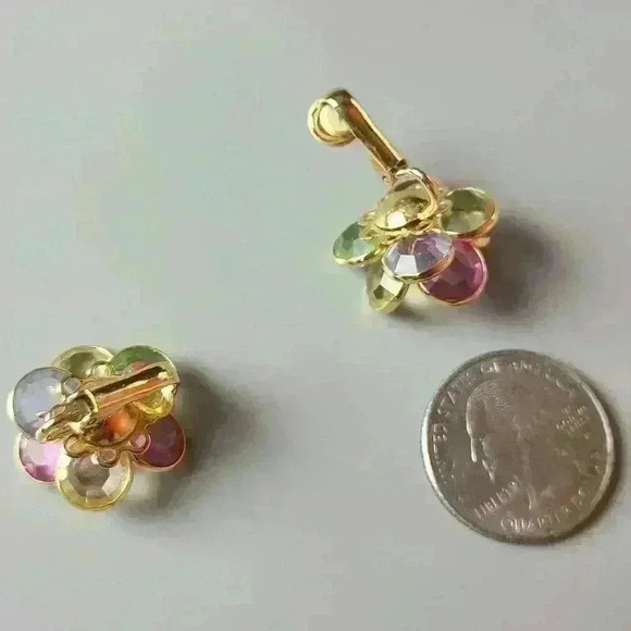 Vintage colorful glass flowers rhinestone gold tone earrings clip-on - Picture 4 of 12
